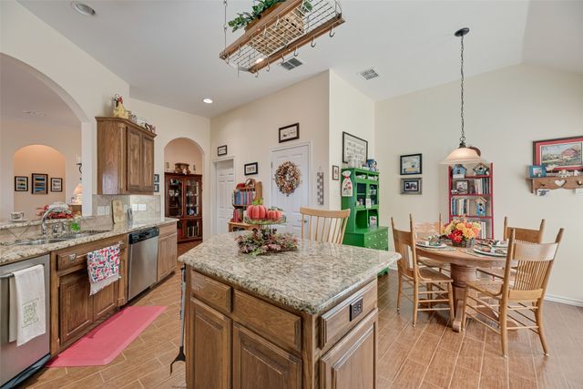 11016 Castle Oak Lane W, Fort Worth, TX 76108