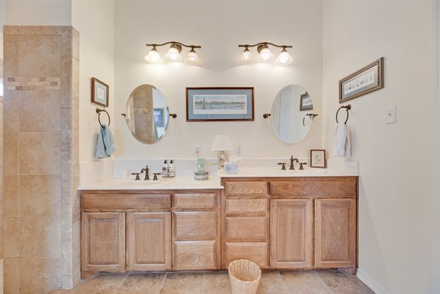 11016 Castle Oak Lane W, Fort Worth, TX 76108