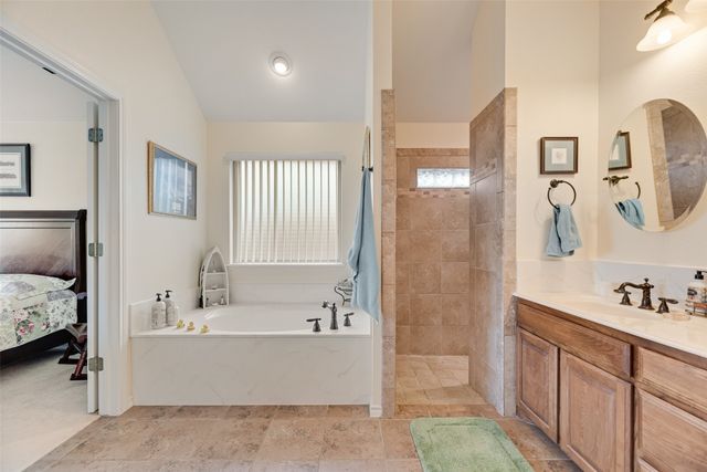 11016 Castle Oak Lane W, Fort Worth, TX 76108