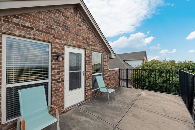 11016 Castle Oak Lane W, Fort Worth, TX 76108