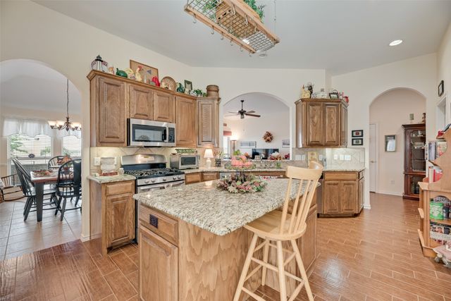 11016 Castle Oak Lane W, Fort Worth, TX 76108