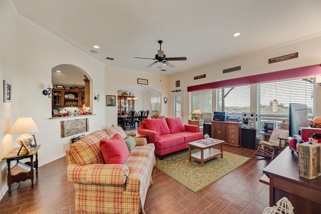 11016 Castle Oak Lane W, Fort Worth, TX 76108