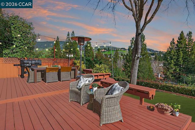 704 Blue Spruce Dr, Danville, CA 94506