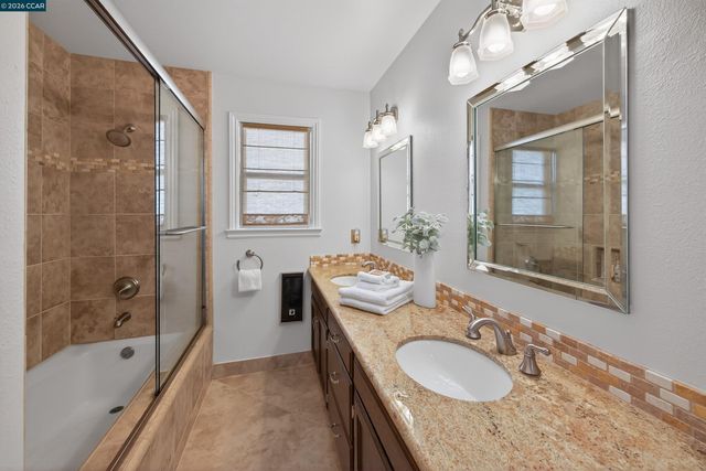 704 Blue Spruce Dr, Danville, CA 94506