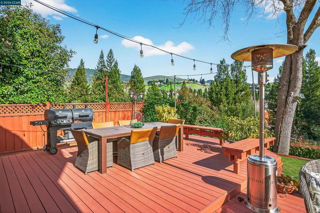 704 Blue Spruce Dr, Danville, CA 94506