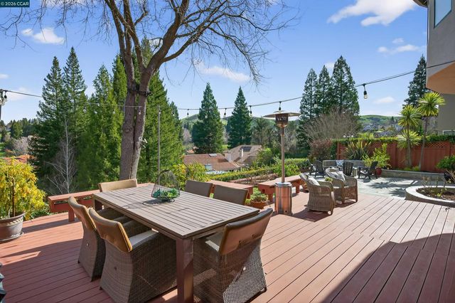 704 Blue Spruce Dr, Danville, CA 94506