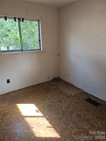 5415 Dennis Court, Charlotte, NC 28213
