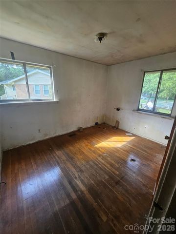 5415 Dennis Court, Charlotte, NC 28213