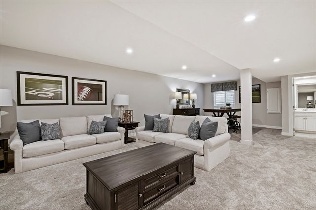 301 Shanleigh Dr, Jackson Twp, PA 16063