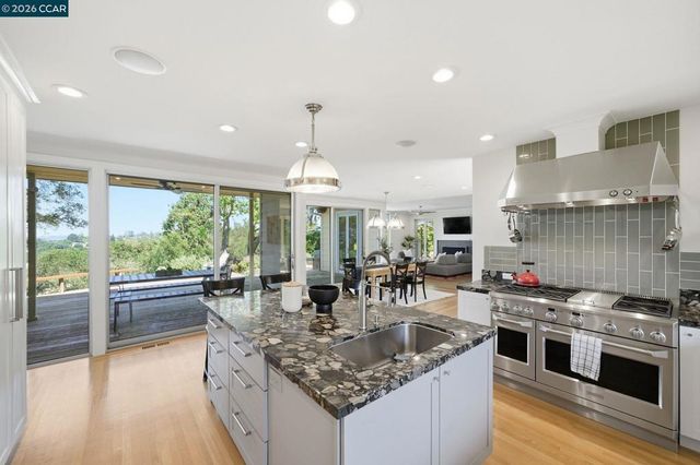 142 Crestview Dr, Orinda, CA 94563