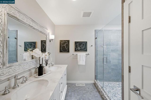 142 Crestview Dr, Orinda, CA 94563