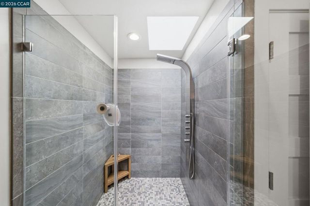 142 Crestview Dr, Orinda, CA 94563