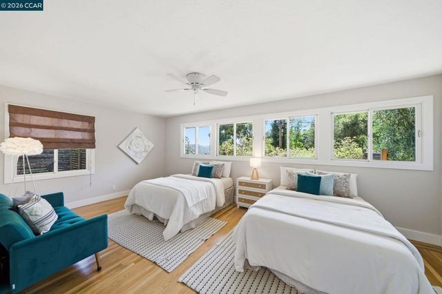 142 Crestview Dr, Orinda, CA 94563