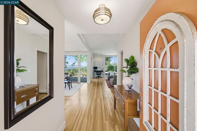 142 Crestview Dr, Orinda, CA 94563