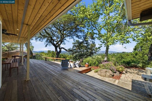 142 Crestview Dr, Orinda, CA 94563