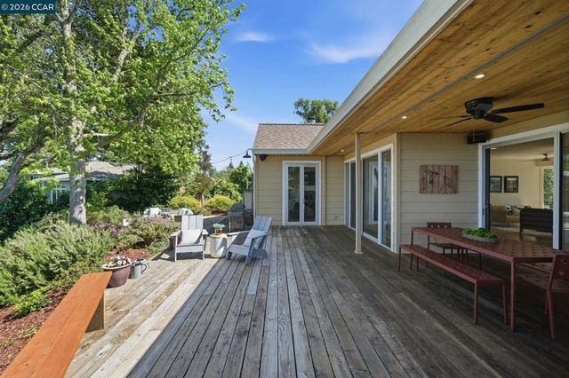 142 Crestview Dr, Orinda, CA 94563