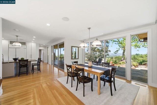 142 Crestview Dr, Orinda, CA 94563