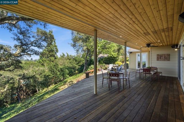 142 Crestview Dr, Orinda, CA 94563