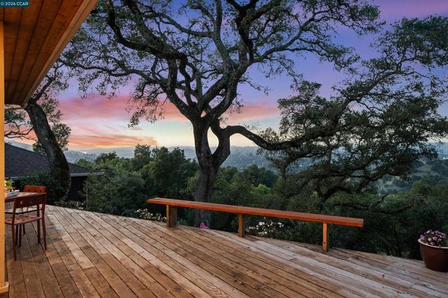 142 Crestview Dr, Orinda, CA 94563