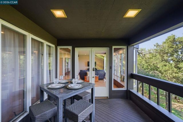 142 Crestview Dr, Orinda, CA 94563