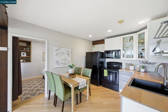 142 Crestview Dr, Orinda, CA 94563