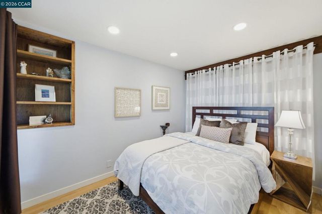 142 Crestview Dr, Orinda, CA 94563