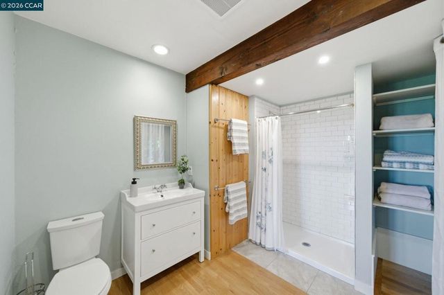 142 Crestview Dr, Orinda, CA 94563