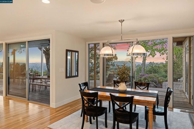 142 Crestview Dr, Orinda, CA 94563