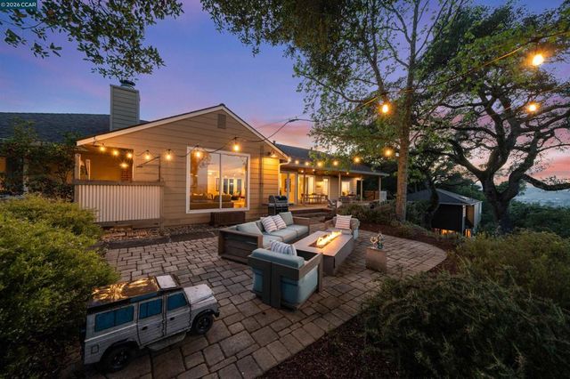 142 Crestview Dr, Orinda, CA 94563