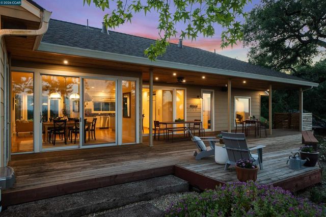 142 Crestview Dr, Orinda, CA 94563