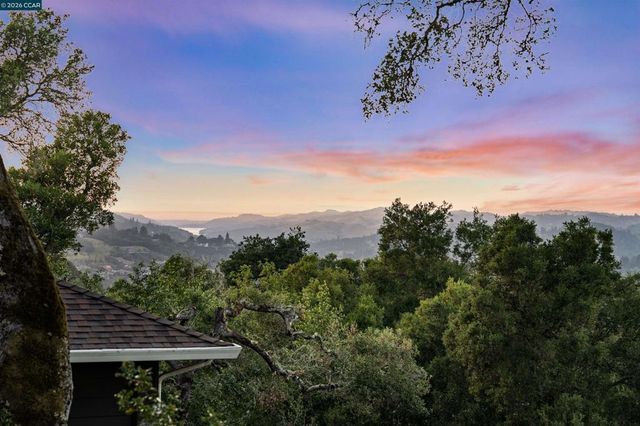 142 Crestview Dr, Orinda, CA 94563