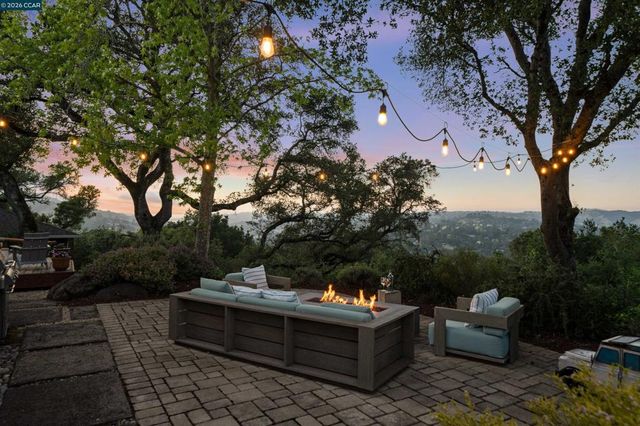 142 Crestview Dr, Orinda, CA 94563