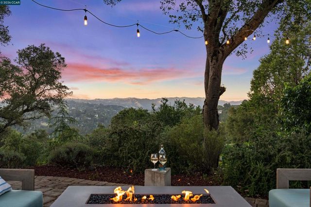 142 Crestview Dr, Orinda, CA 94563