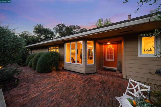 142 Crestview Dr, Orinda, CA 94563