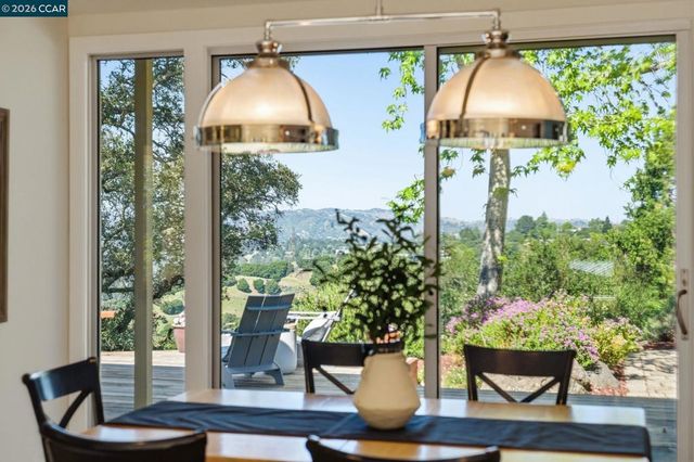 142 Crestview Dr, Orinda, CA 94563