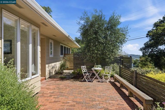 142 Crestview Dr, Orinda, CA 94563