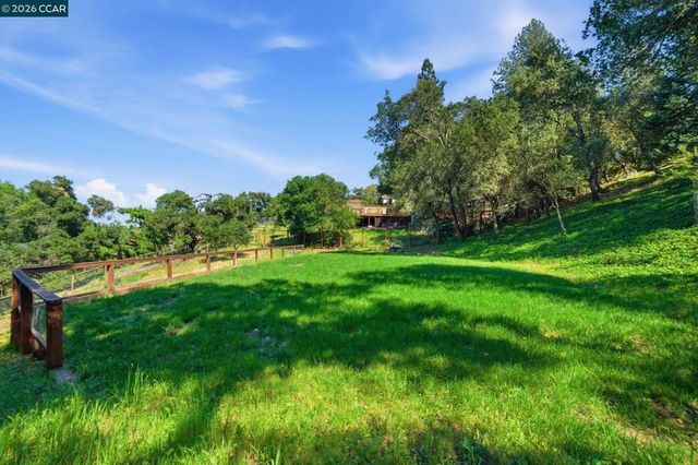 142 Crestview Dr, Orinda, CA 94563