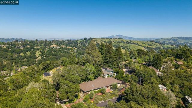142 Crestview Dr, Orinda, CA 94563