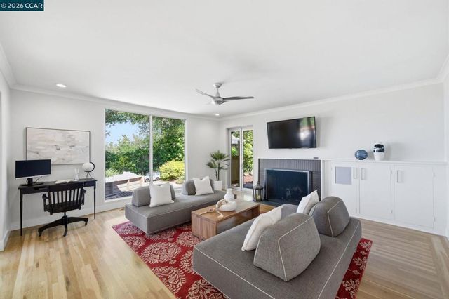 142 Crestview Dr, Orinda, CA 94563