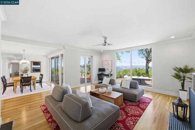 142 Crestview Dr, Orinda, CA 94563