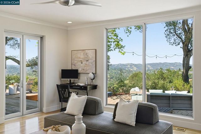 142 Crestview Dr, Orinda, CA 94563