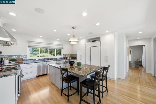 142 Crestview Dr, Orinda, CA 94563