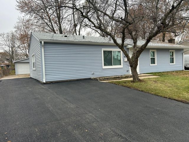 616 Parkside Circle, Streamwood, IL 60107