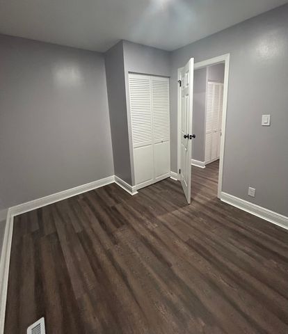 616 Parkside Circle, Streamwood, IL 60107