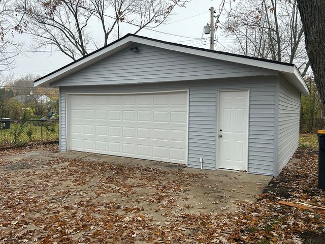 616 Parkside Circle, Streamwood, IL 60107