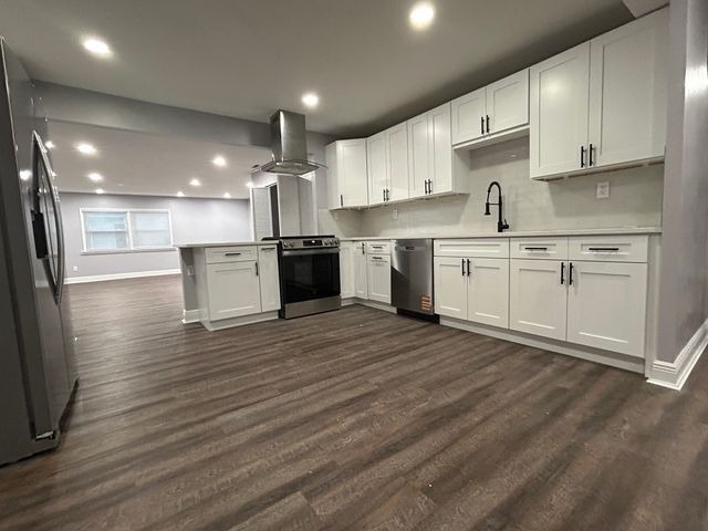 616 Parkside Circle, Streamwood, IL 60107