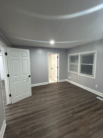 616 Parkside Circle, Streamwood, IL 60107