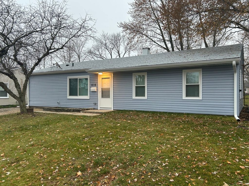 616 Parkside Circle, Streamwood, IL 60107