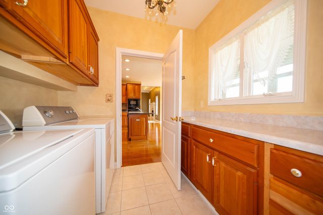 2743 Baywater Court, Greenwood, IN 46143