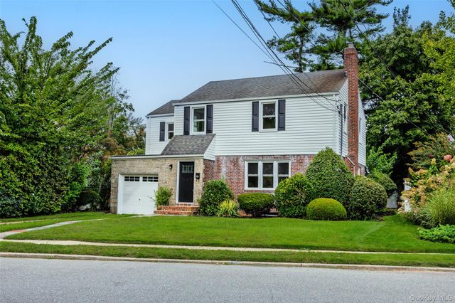 81 Rowe Avenue, East Rockaway, NY 11563